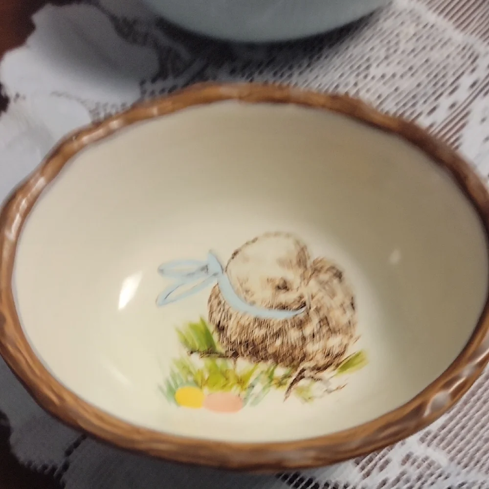 Williams Sonoma Easter Meadow Cream and Brown Ramekins